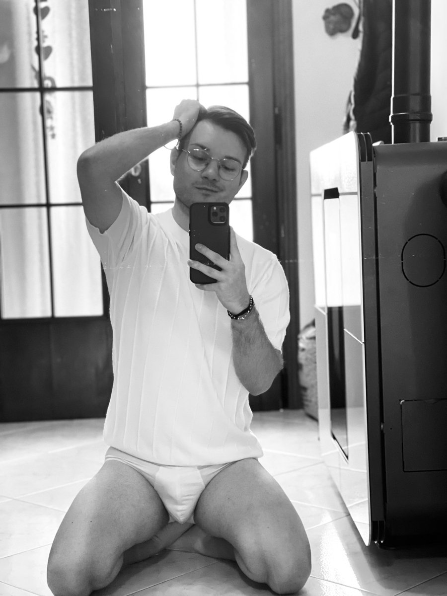 devidcastel20's tweet photo. Che dite ?🥵👅 https://t.co/B8SKLys8bK