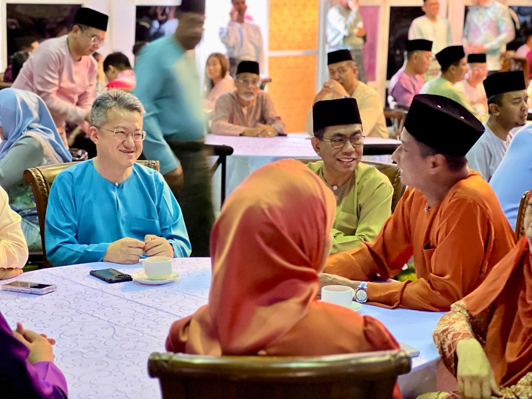 Bersama rakan-rakan menghadiri Majlis Rumah Terbuka Istana Johor yang berlangsung di Istana Besar Johor. Daulat Tuanku!