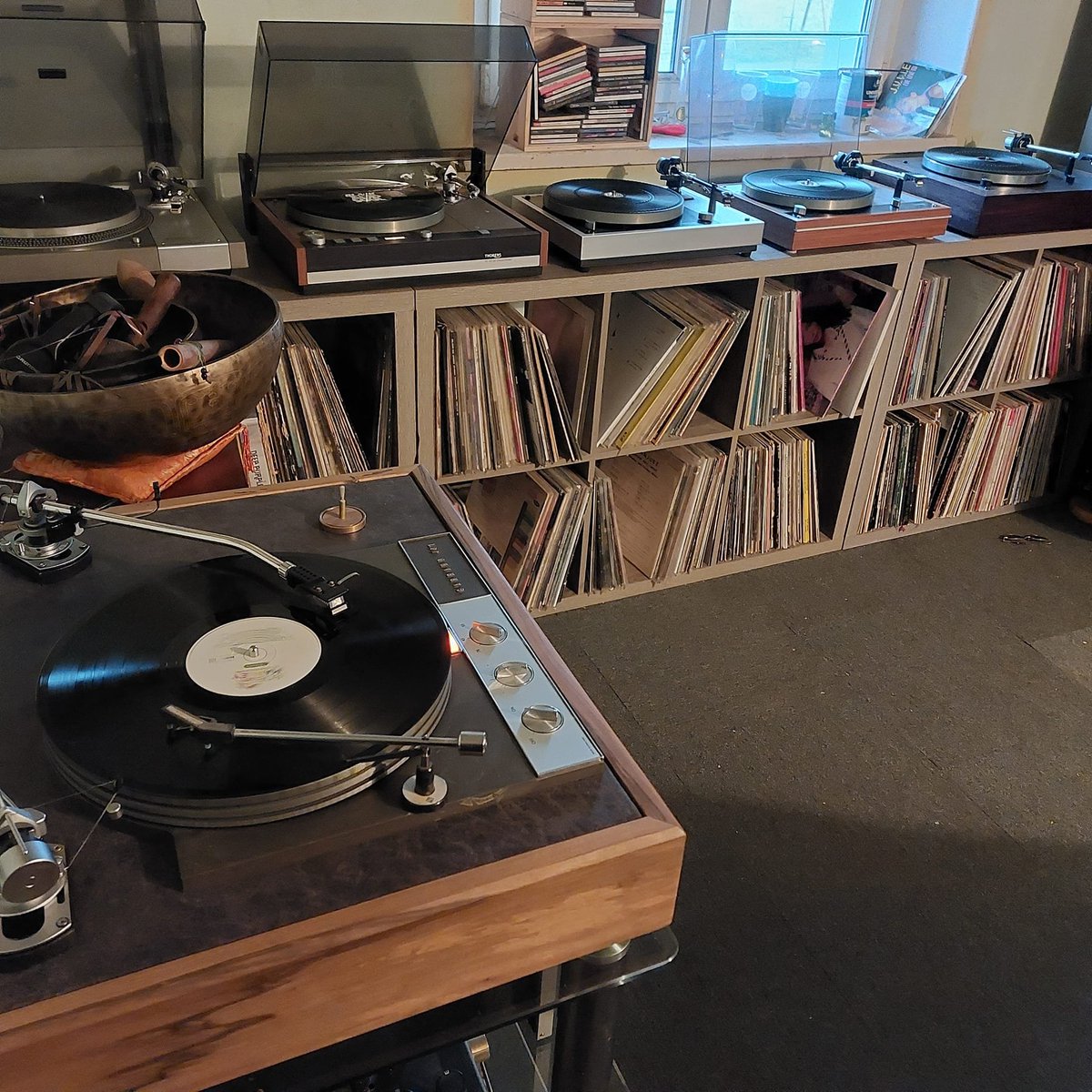 Do you have enough turntables? 🙂
Lovely machines! ❤️
(photo: Guifi Denon)
#thorens #denon #garrard #turntable #vintageaudio #vintage #retro #hifi #gear #analog #audio #sound #vinyl #music #vinylcollection