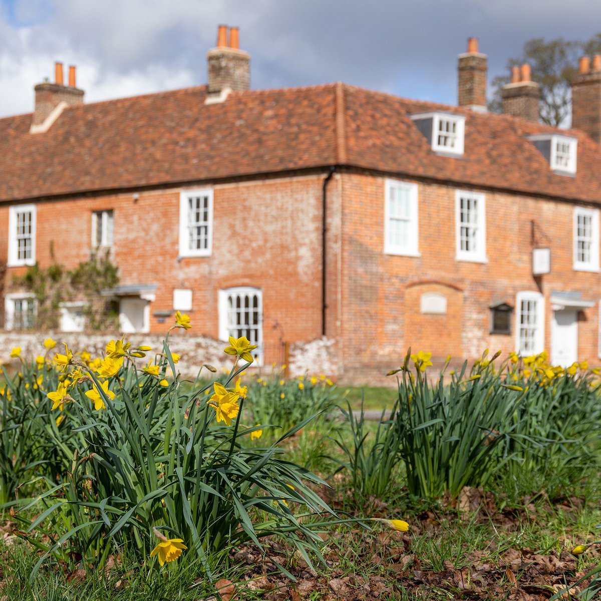 🥾 Our first GUIDED CHAWTON VILLAGE WALK of the year is just around the corner! 👣 Led by an expert guide, you’ll walk in Jane’s footsteps and discover the beautiful village she knew and loved! ⏰ Saturday 20 April, 11am-12pm 👉 BOOK TICKETS HERE: buff.ly/49uYmxg