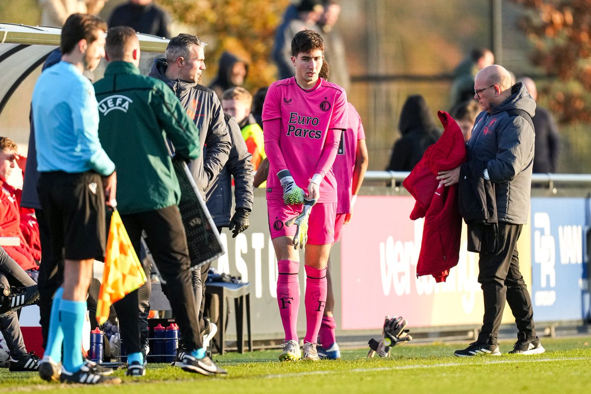 Feyenoord heeft Mateo Husselin (18) een voorstel voor contractverlenging gedaan van 2+1 jaar. Het contract van de Nederlandse doelman met Franse roots loopt deze zomer af. Husselin speelde jeugdinterlands voor Oranje O16 en O17 maar kwam weinig aan spelen toe dit seizoen.