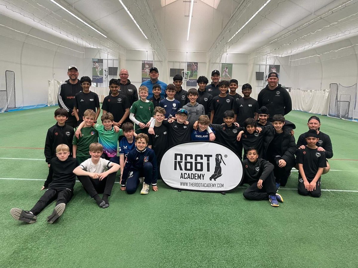 What a brilliant few days…. Working with outstanding young players, progressive and experienced coaches with both teams and superb support from @_MFCricket_ 
@MerchantTaylors @grayshottcc 
Big thanks to our friends @inspiresport for flawless organisation 🏏👏👍