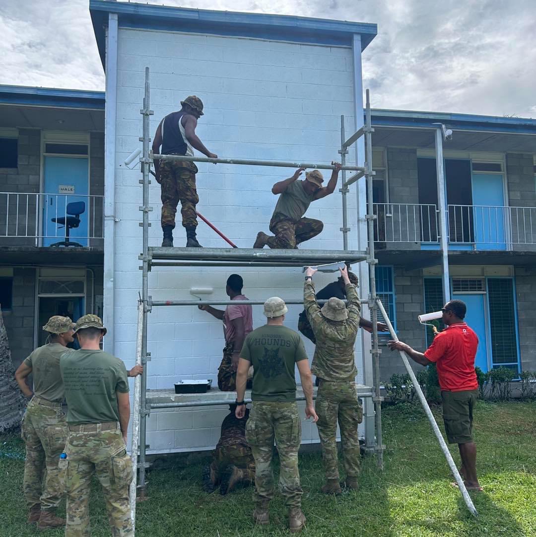 🇵🇬💪🇦🇺 Friends who paint together🎨🎨 Bravo Company, 1st Battalion, Royal Pacific Islands Regiment and The Fighting Fourth, Bravo Company recently finished training with our Wantoks and combined efforts to redesign and paint their company logo