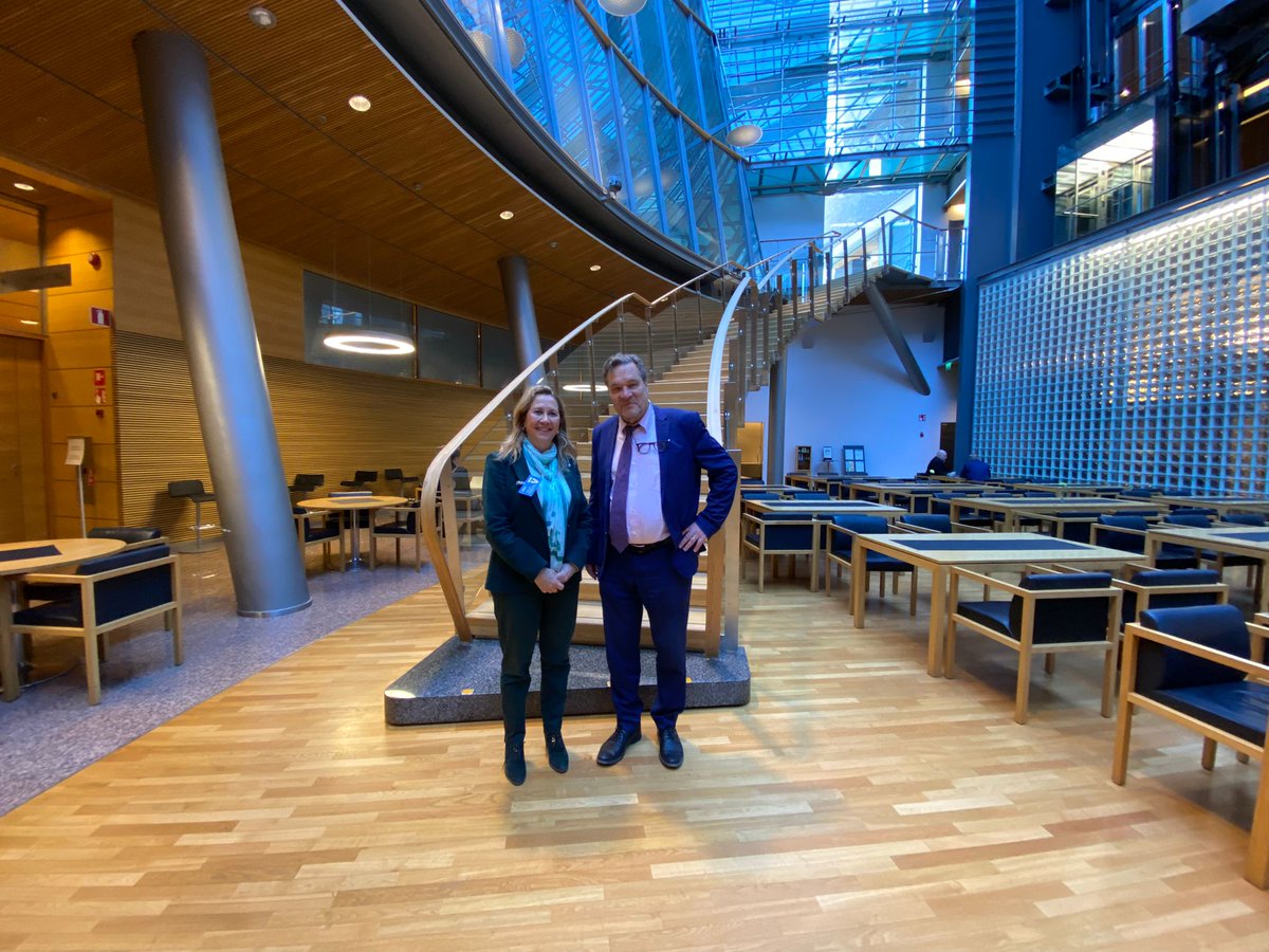 💼 Tercera jornada del viatge de la delegada @_MontserratRiba a #Hèlsinki, on s'ha reunit amb @kimmokiljunen, president de la Comissió d'Afers Exteriors del Parlament Finès @SuomenEduskunta, a qui ha exposat l'argumentari perquè el català sigui una llengua oficial a la #UE.