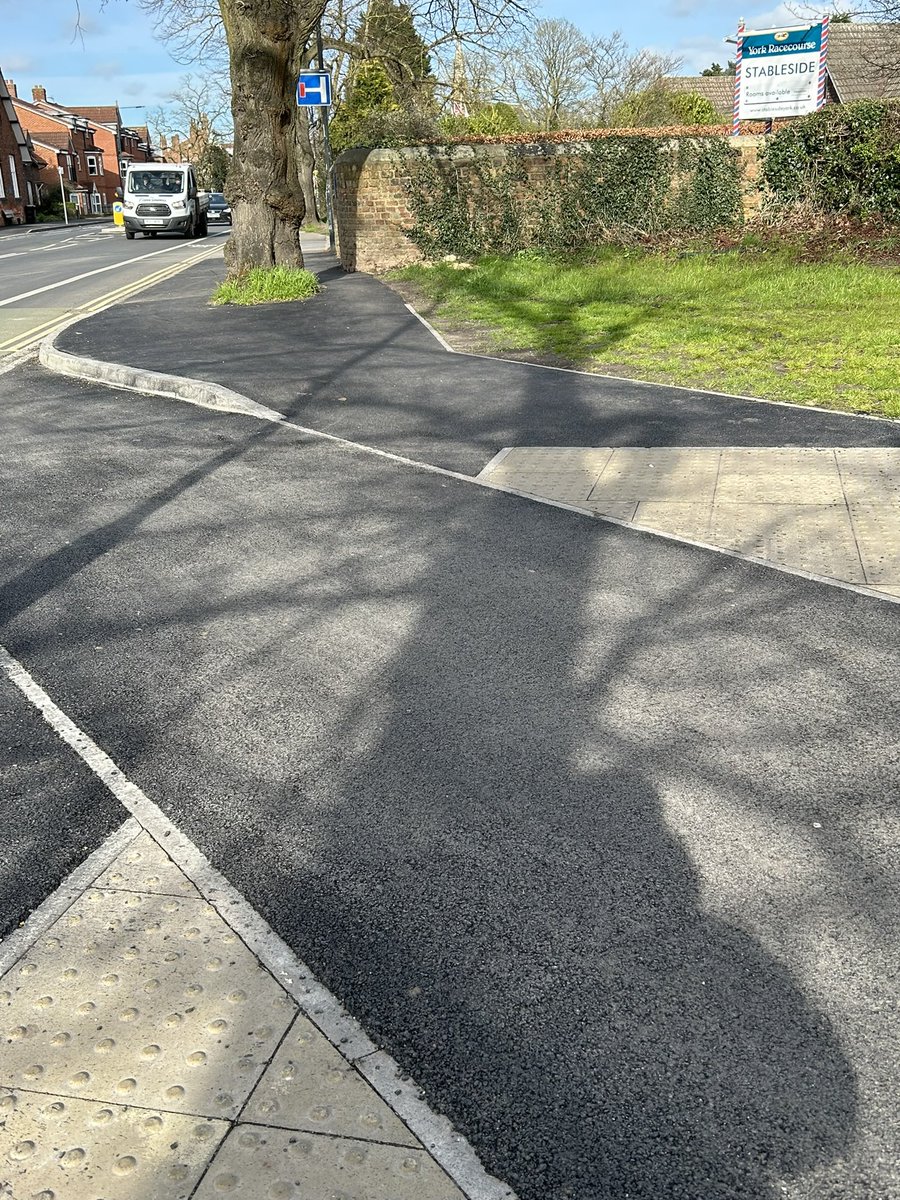 Our chameleon like bus stop bypass has changed again. It has lost its zebras making the tactiles the correct colour, but now there is no requirement for cyclists to give way to pedestrians. Look at the angles, the lowered kerb without tactile paving 😱 All just a #DesignDisaster