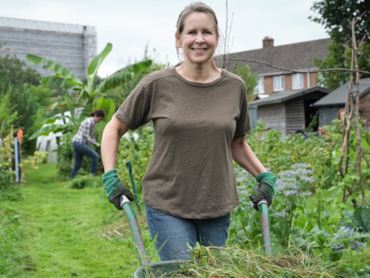 Volunteer with Abbeyfield — Gardener Needed 🌿⛏️ 📍 Where: Hope Bank View, Sunderland, SR3 1EB ⏰ When: Flexible 💙 Purpose: Help maintain the garden for residents to enjoy Contact us at volunteering@abbeyfield.com and be a part of something special. #Volunteer #Gardening