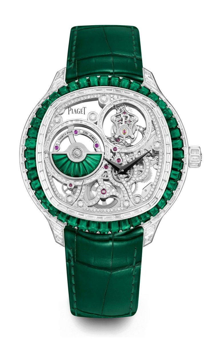 Piaget ให้อาโปใส่นาฬิการุ่น Polo Emperador Skeleton Tourbillon High Jewellery เป็นการนำมรกตมาประดับร่วมกับเพชร 1,379 เม็ด น้ำหนักรวม 10.66 กะรัต เป็น Limited Series ด้านหลังจะมี Number Edition ราคาถูกประเมินเริ่มต้นที่ 1,000,000 CHF หรือประมาณ 40,0660,000 THB #APOPiagetWWG2024