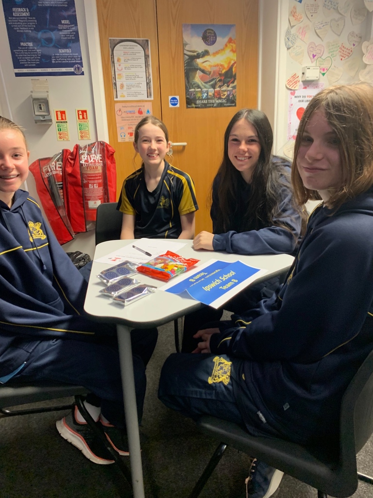 📚️Two teams from Ipswich School took part in the eastern counties heat of the National Literacy Trust’s Reading Champions quiz. The rounds included book blurbs, sport, children's laureates, videos and picture dingbats. 👏Well done to both of our teams for competing.
