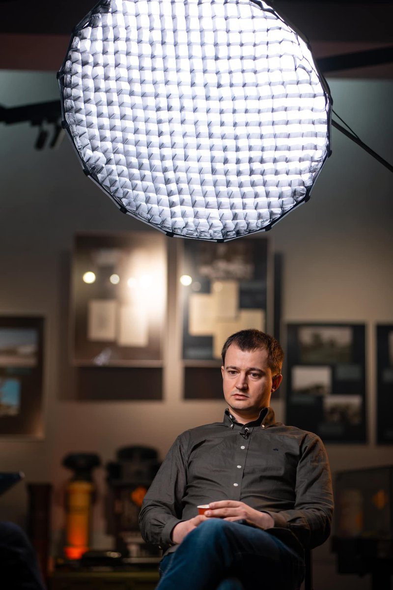 Перше велике інтервʼю у цьому році. Воно більшості не сподобається. Але хтось та й подякує… —  пора починати говорити і жити реальністю — неприємною, сумною реальністю — ми не виграємо цю війну. 

Але ми ще її не програли. Ще є час, ще є люди, ще можна зібратися і можна все