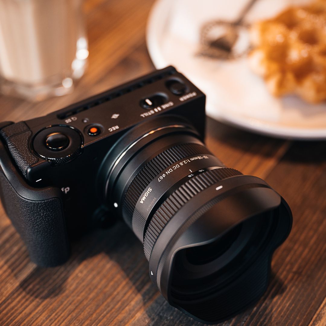 SIGMA 10-18mm F2.8 DC DN C (Sony E-Mount, Fuji X-Mount e L-Mount). 
Compatto e leggero, ideale per riprese di paesaggio, viaggi e contenuti on-line.
Foto di Johannes Hulsch.
<a href="/SIGMA_foto/">SIGMA (Deutschland)</a> <a href="/SIGMA_foto/">SIGMA (Deutschland)</a> <a href="/SigmaFoto/">SigmaFoto Benelux</a> @sigmaglobalvision
#fotografia  #PhotographyIsArt #photographers