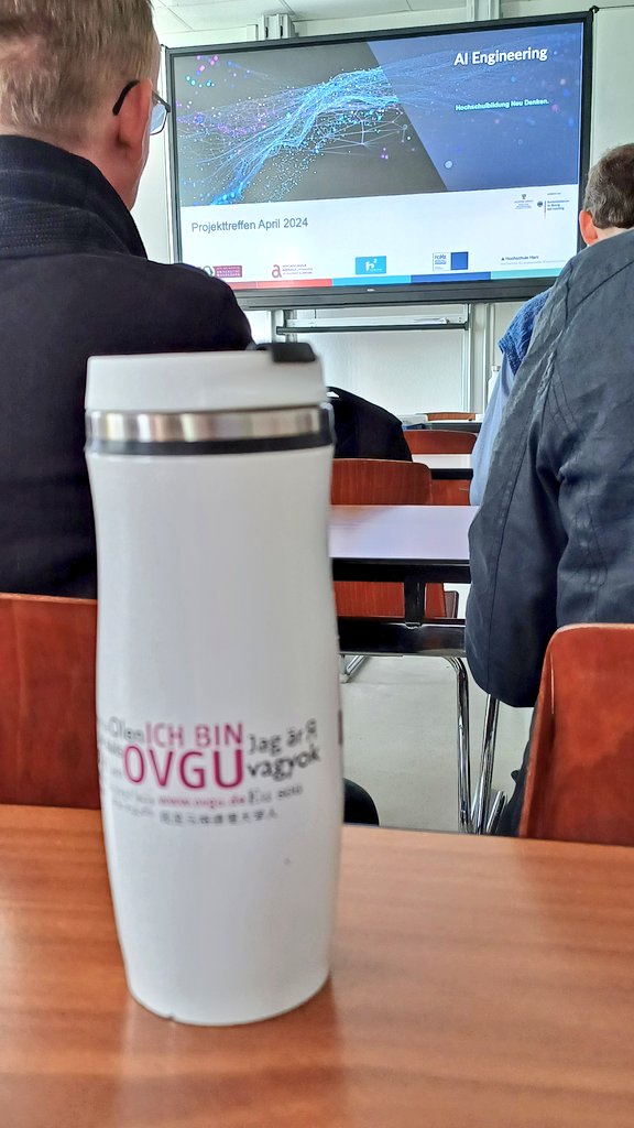 MMagdowski's tweet image. Heute beim Präsenztreffen des interdisziplinären #AI_Engineering-Kooperationsstudiengangs der @OVGUpresse, der @HSAnhalt, der @HSMerseburg, der @HSHarz und der @hs_magdeburg, an der wir heute auch zu Gast sind.
Gerade eröffnet Rektorin Schwartz das Treffen.