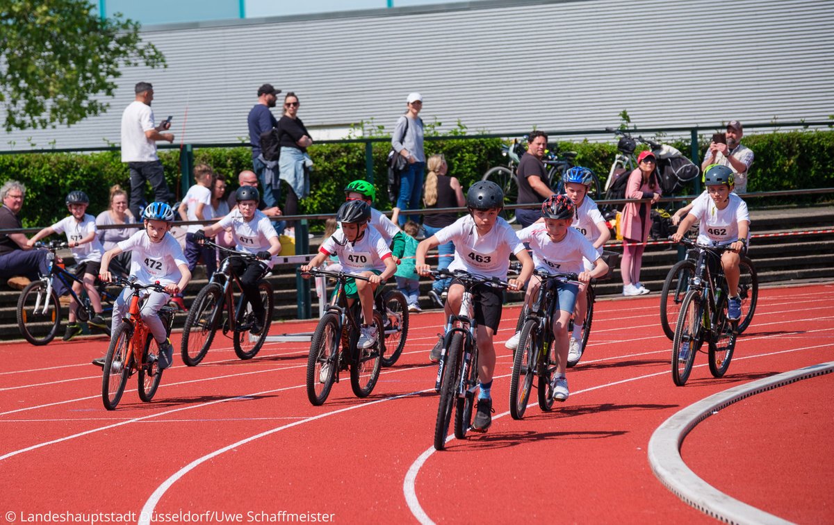 Schwingt euch aufs #Fahrrad und seid beim Petit Départ 2024 dabei! 🚲️ Der beliebte #Fahrradwettbewerb für #Kinder richtet sich in diesem Jahr an die Jahrgänge 2012 bis 2015 und startet im Mai. ➡️ duesseldorf.de/medienportal/p…