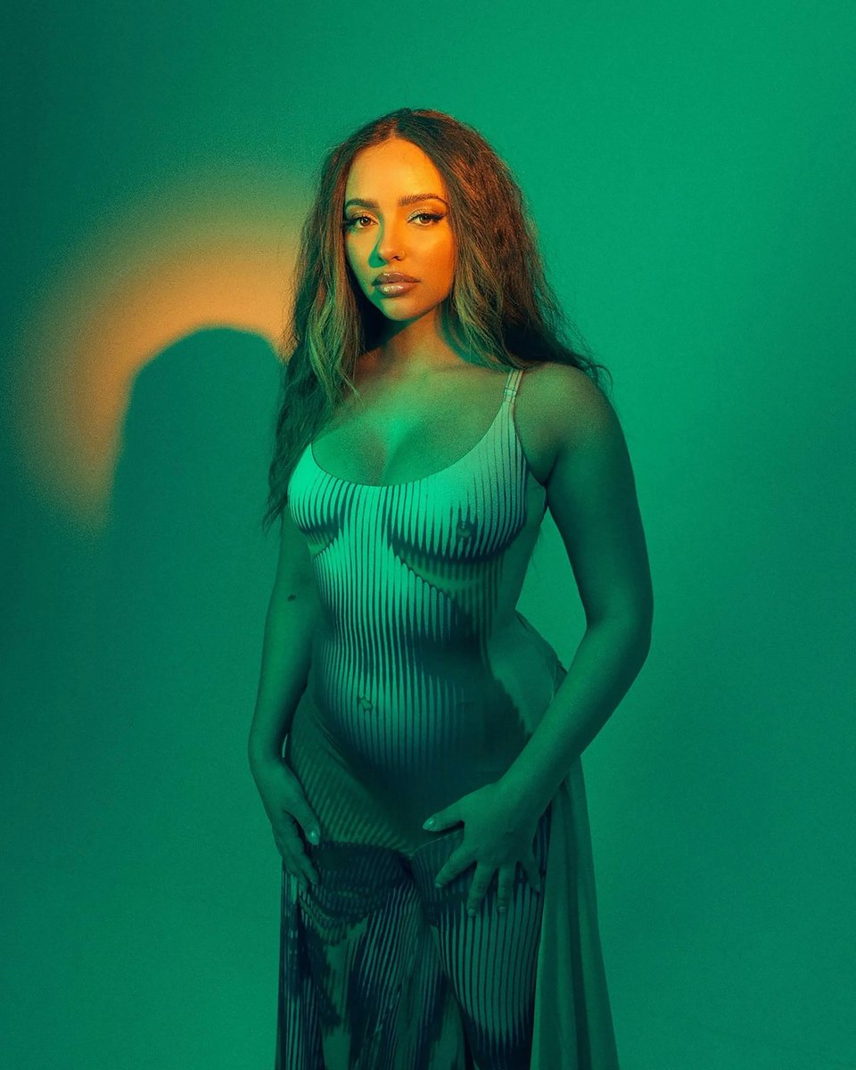 I love how suggestive @jadethirlwall's outfit is here! That body though! 🥵