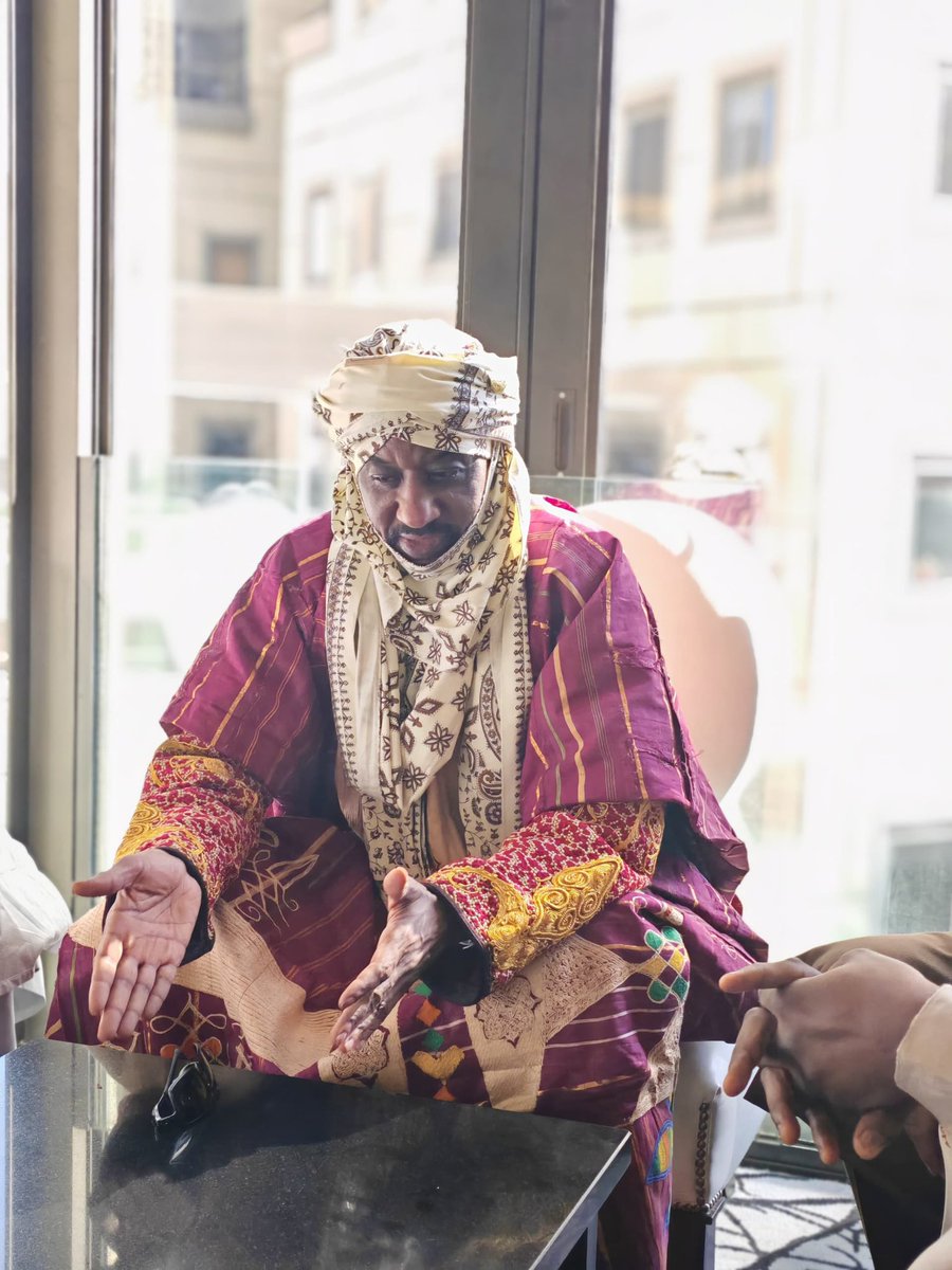 Mai Martaba Khalifa Muhammad Sanusi II ya halarci Sallar Eid Fitr a Masallacin Turkey na Johannesburg, kaşar Afrika ta Kudu bayan ya kammala mitin nasa na Directocin MTN. 

Alhamis 11th April, 2024.