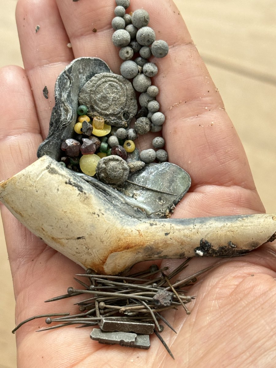 Pipe, #beads, #garnets, shot, bag seal, mount or stud -
Modest #handful from Tuesdays #mudlark ok the #thames #foreshore