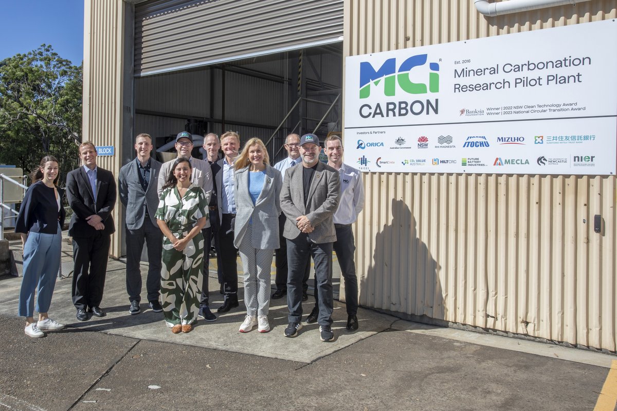 'Say #NO to Carbon Emissions: Australia & Austria at it's best again! 🤜🤛' Im Rahmen der Partnerschaft von RHI Magnesita🇦🇹 und @MCiCarbon🇦🇺 wurde zu Beginn des Jahres ein Vertrag über den Bau einer großtechnischen Kohlenstoffabscheideanlage in Hochfilzen unterzeichnet. Der…