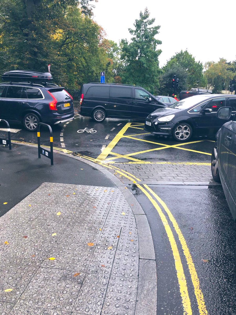 #ThrowbackThursday a reminder of how congested and hostile for active travel Calton Avenue used to be before the filters were added to create Dulwich Square. It is now a much safer route to school for so many children and families, enabling #DulwichModalShift to active travel.