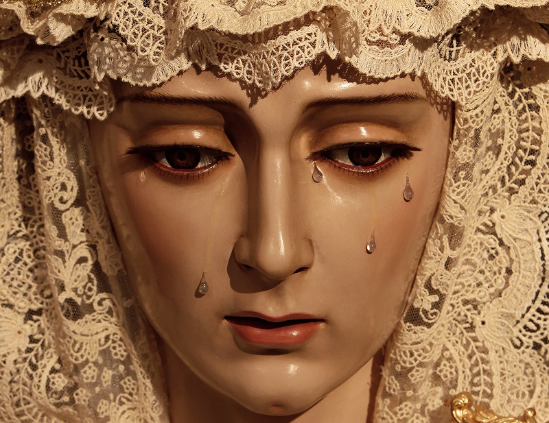 Revistadelibros's tweet photo. "Mitología, teología, historia y arte concurren en buscar el lugar donde estarían los personajes seleccionados; con amenidad, ingenio y sin sombra de esa erudición sin sabiduría que criticaba Heráclito."

Tumbas de nuestra tradición 👤  José María Herrera https://t.co/toOVTEhZJd https://t.co/L7ui6ebVuf