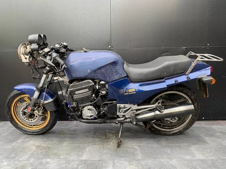 Ad:  1985 Kawasaki GPZ 900
On eBay here -->> ow.ly/LQJ450RcGwi

 #KawasakiGPZ900 #MotorcycleForSale #ClassicMotorcycle #RetroRide #TwoWheels #OldSchoolCool