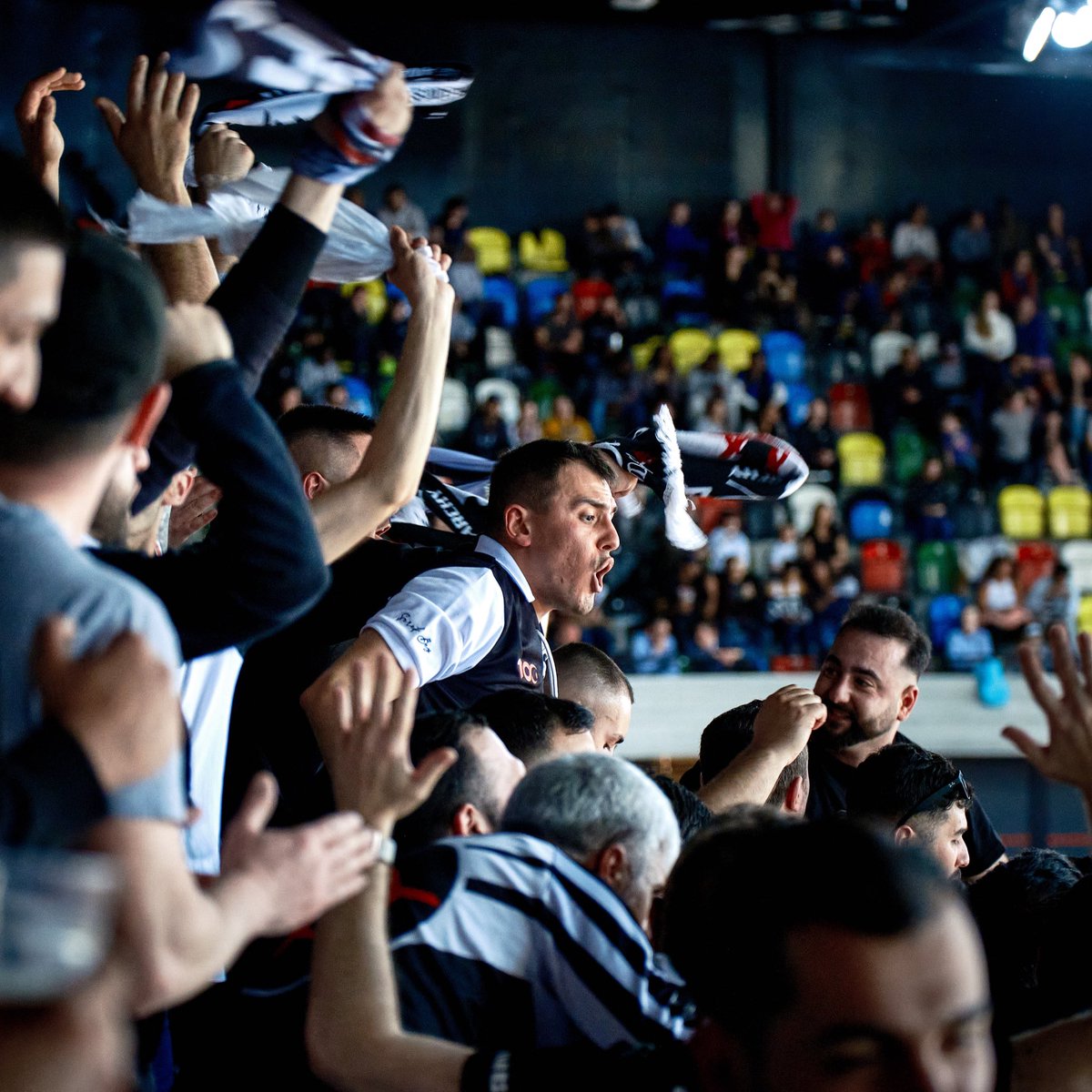 Teşekkürler Beşiktaş 🖤🤍 A very BIG round of applause for putting an incredible fight throughout the whole season 👏🦅 #EuroCupWomen x @BJK_KadinBasket