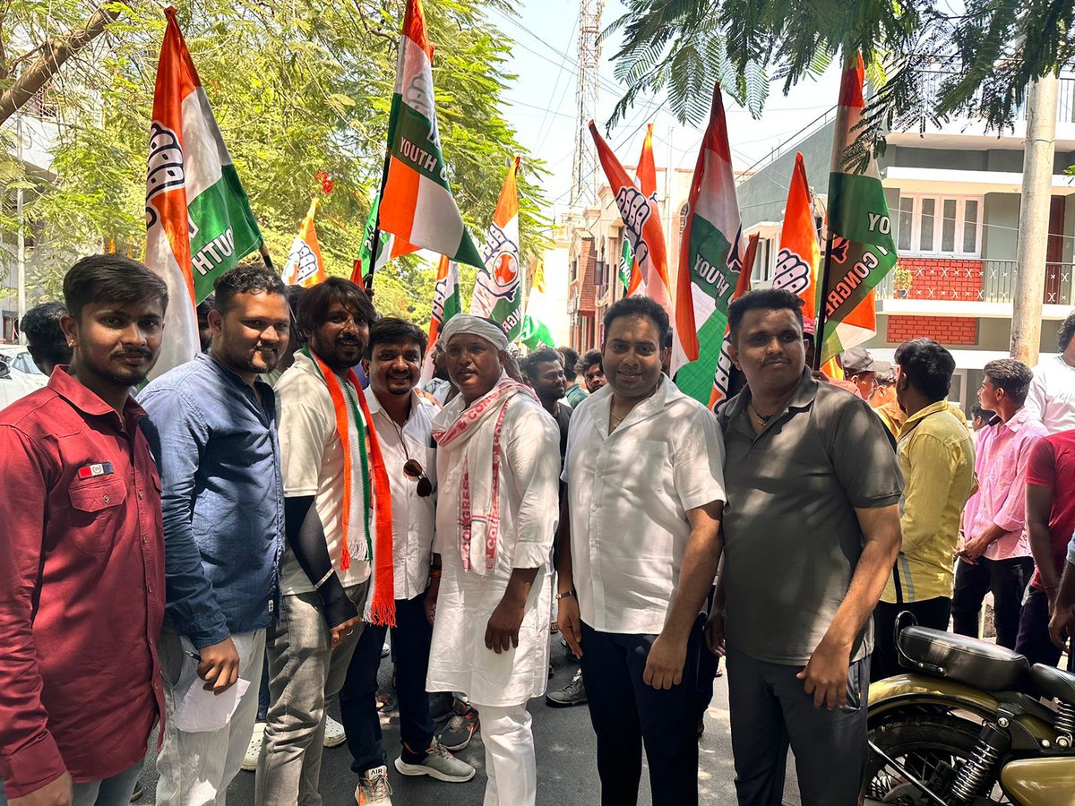 IYC President @srinivasiyc flagged of the #IYCGharGharGuarantee D2D campaign in Malleshwaram, Bengaluru, with a firm resolve to propagate the Nyay Guarantees to every corner of the nation. 

We aim to restore the golden era of the common citizens and make their lives better.