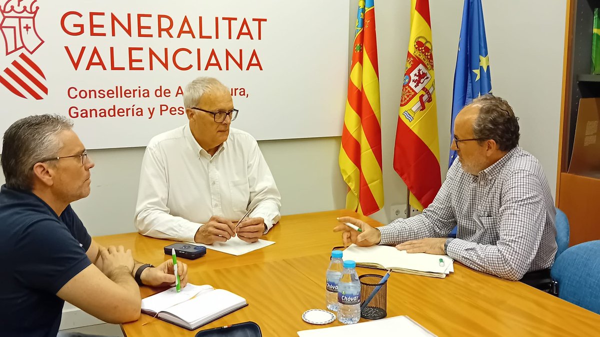 🍇🍷Hablando con Miguel Velázquez y Jaime Saiz de Bodegas los Frailes de Fontanars dels Alforins 📸DG Desarrollo Rural Francisco Benito @jbgoerlich