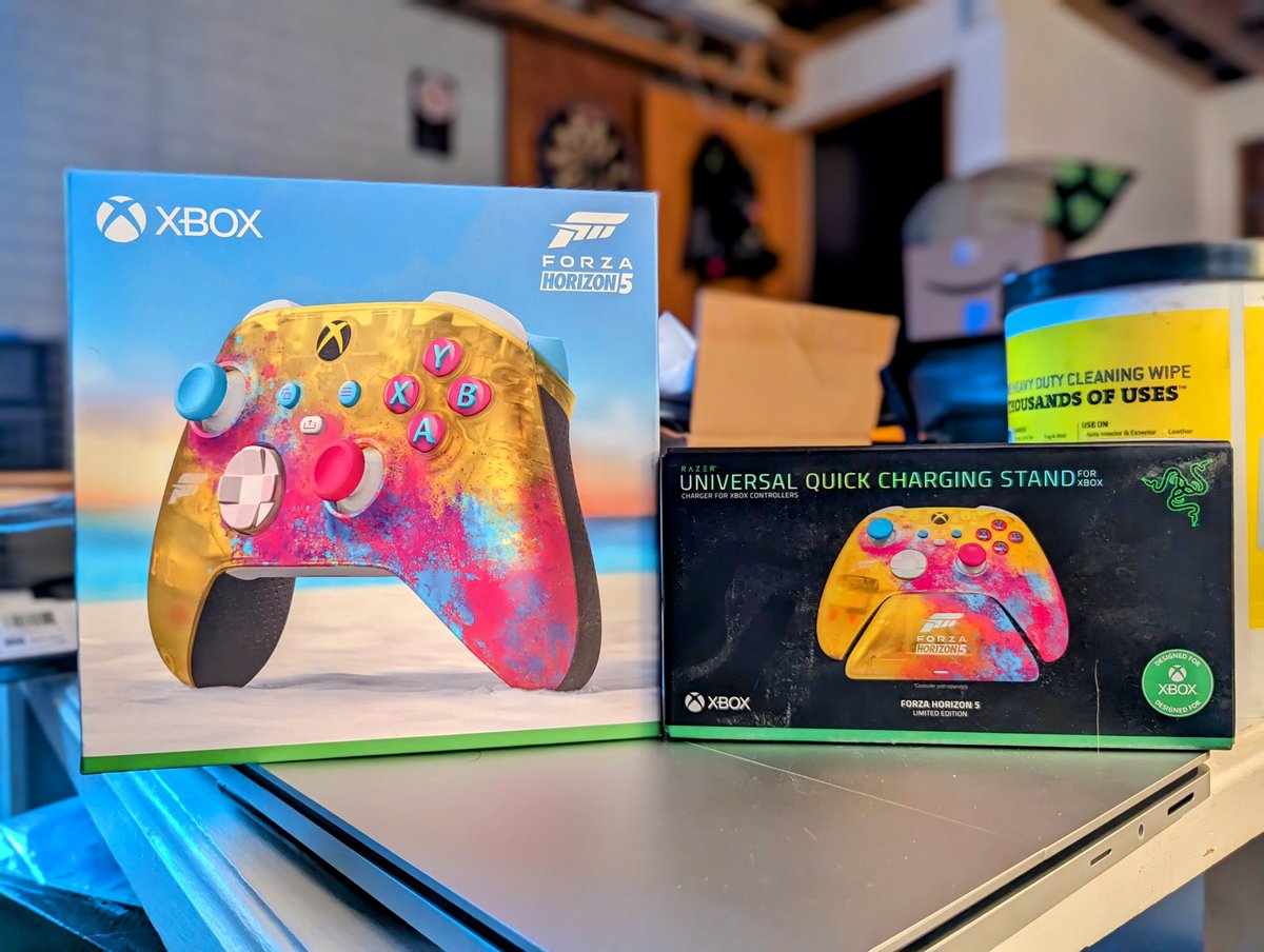 TheProfosist's tweet image. Finally cracking open my controller and putting it to use... Spent all that time to track one down, got a bad one the kinda just didn&apos;t get around to it #RIP #TechPickups #TechPorn #TechLife