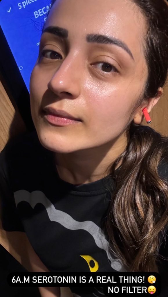 GK3w8cfWUAAIMnQ?format=jpg&name=medium