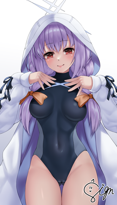 コートの中を見せて先生を誘惑しちゃうアツコ 