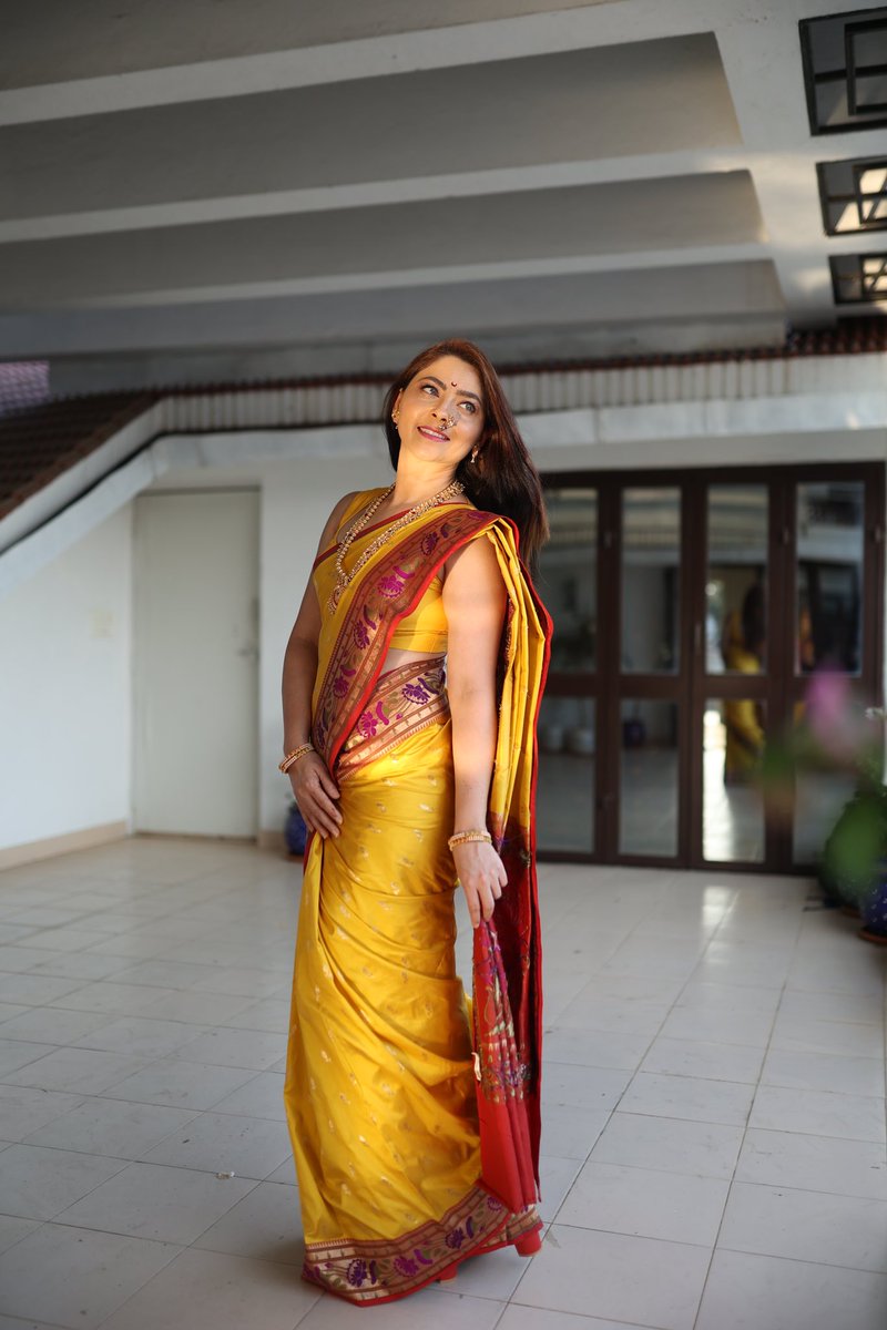 meSonalee's tweet photo. 🌞 🌻 ☀️🥻🌸🌼🌺

#sonaleekulkarni #marathimugi 
#sarilove #sari #paithani #yellow https://t.co/O58j45KSpK