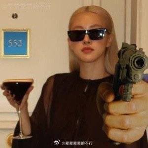rosie_posie_si's tweet photo. RT &amp; REPLY lẹ lên😤😤😤

Đừng để chuỵ đây lóng😏

ROSÉ in TIFFANY WONDER
#ROSÉatTiffanyExhibition #TiffanyExhibition #ROSÉ https://t.co/4q7iWX9vVX