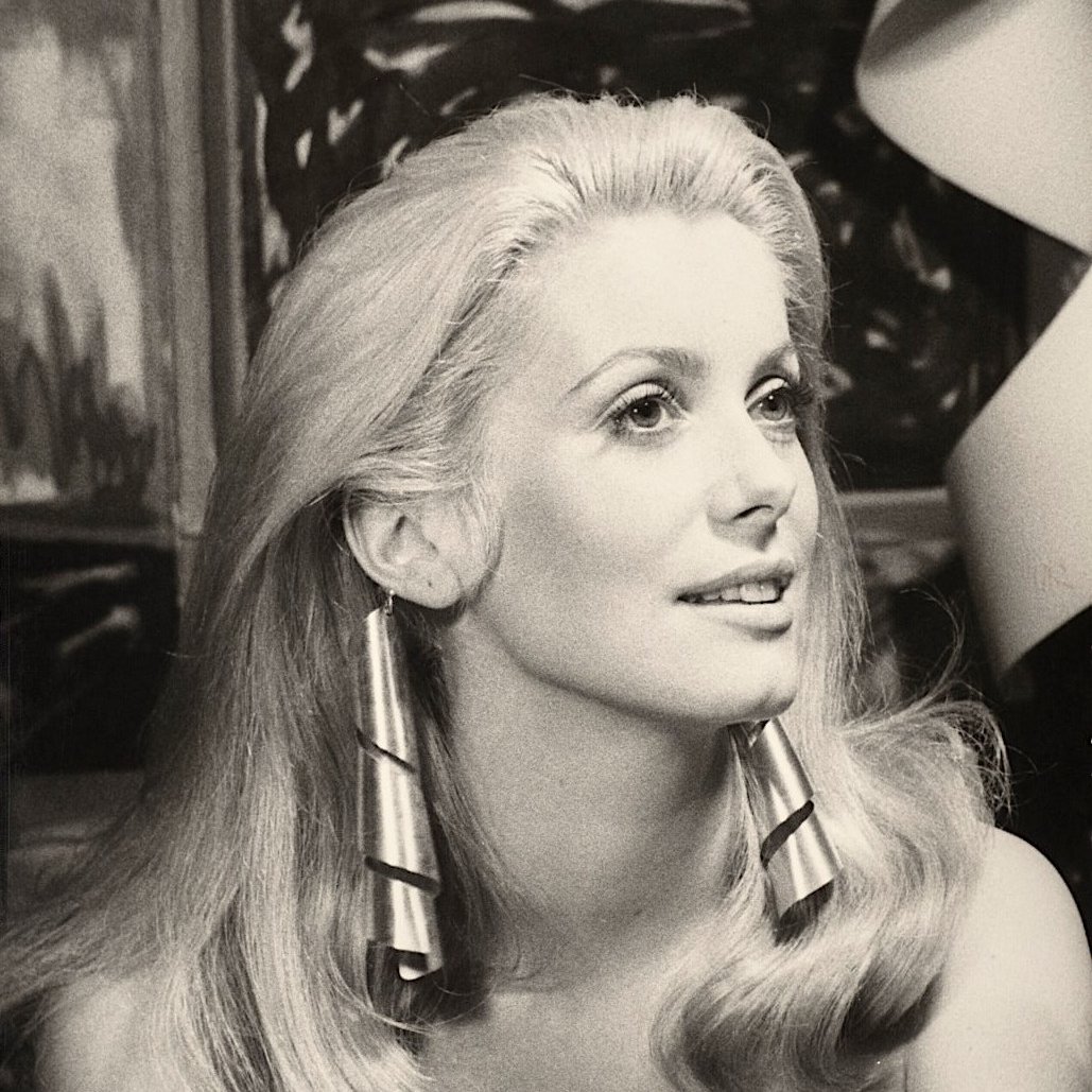 Catherine Deneuve 📷 Man Ray, 1968