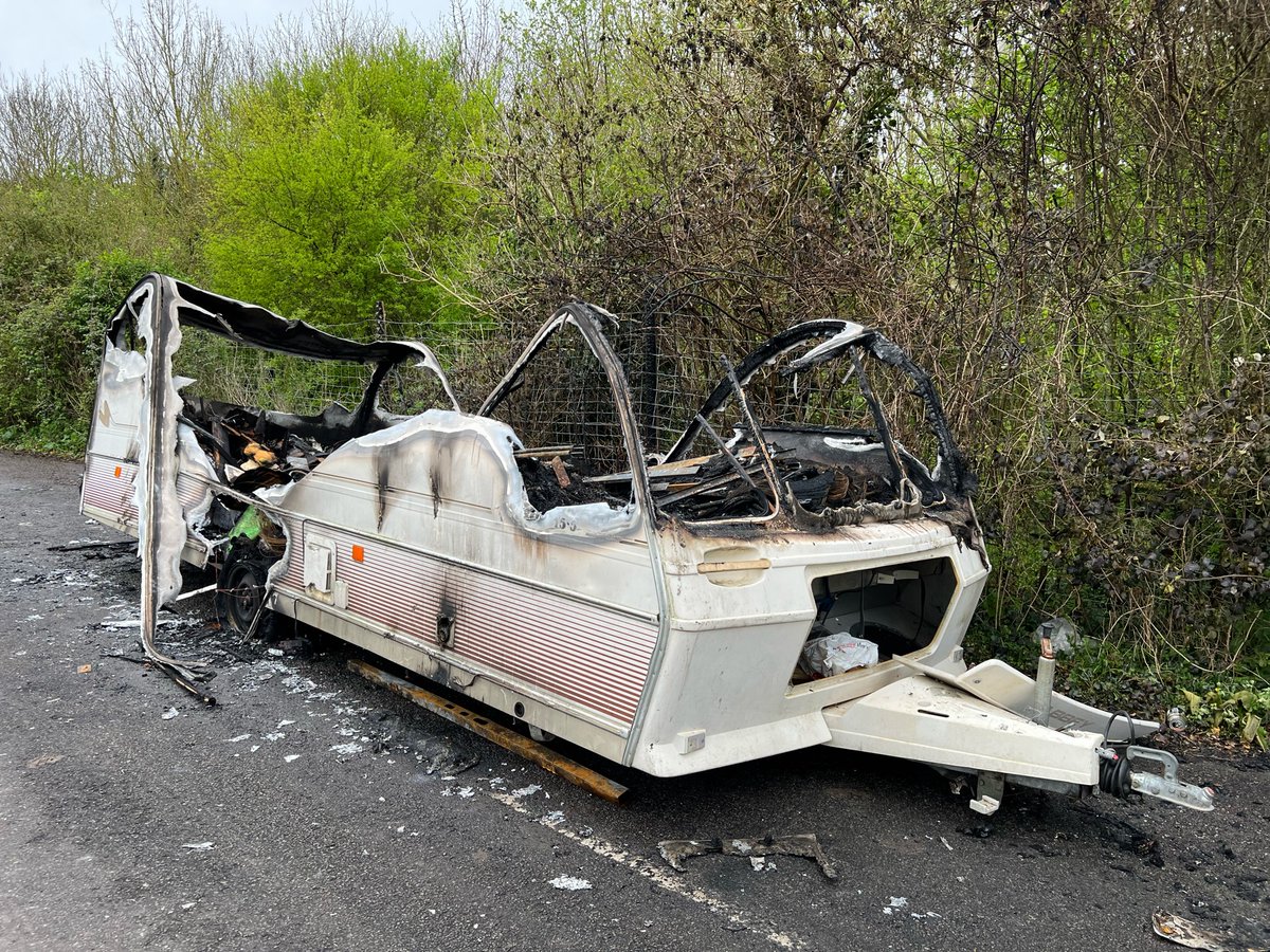 PC’s Dollery & Bowers attended a report of a burnt out caravan off of the A4074 near Wallingford this morning. 

Despite being burnt out the officers were able to locate a VIN plate & ascertain that it hasn’t been reported stolen🔥

Thank you @CRiSDatabase for the info ☎️