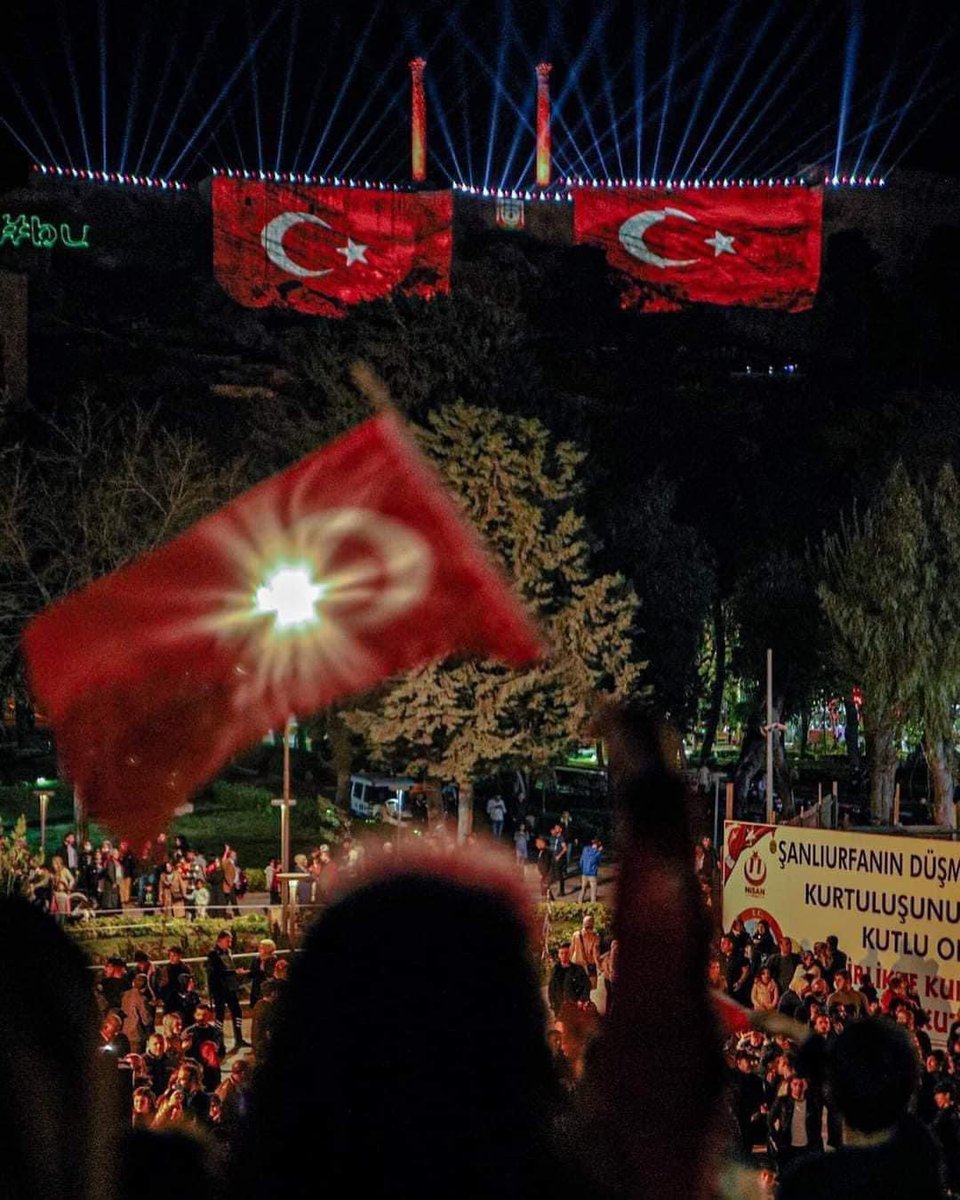 Şanlıurfa’mızın düşman işgalinden kurtuluşunun yıl dönümü kutlu olsun. Bu toprakları bize vatan yapan, vatan için kanını toprağa katan bütün şehitlerimizi rahmet ve minnetle anıyorum. Ecdadımızın ruhu şad, mekanı cennet, makamları alî olsun. 🔰🇹🇷
#11NisanDestanı #Şanlıurfa