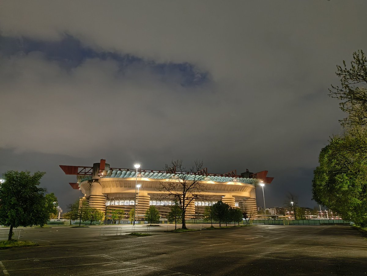 Z @mbork88 od wczoraj działamy w Mediolanie, by ładnie Wam opowiedzieć o starciu Milan - Roma w @viaplaysportpl. Studio #UEL od 18:00, słyszymy się z murawy San Siro.