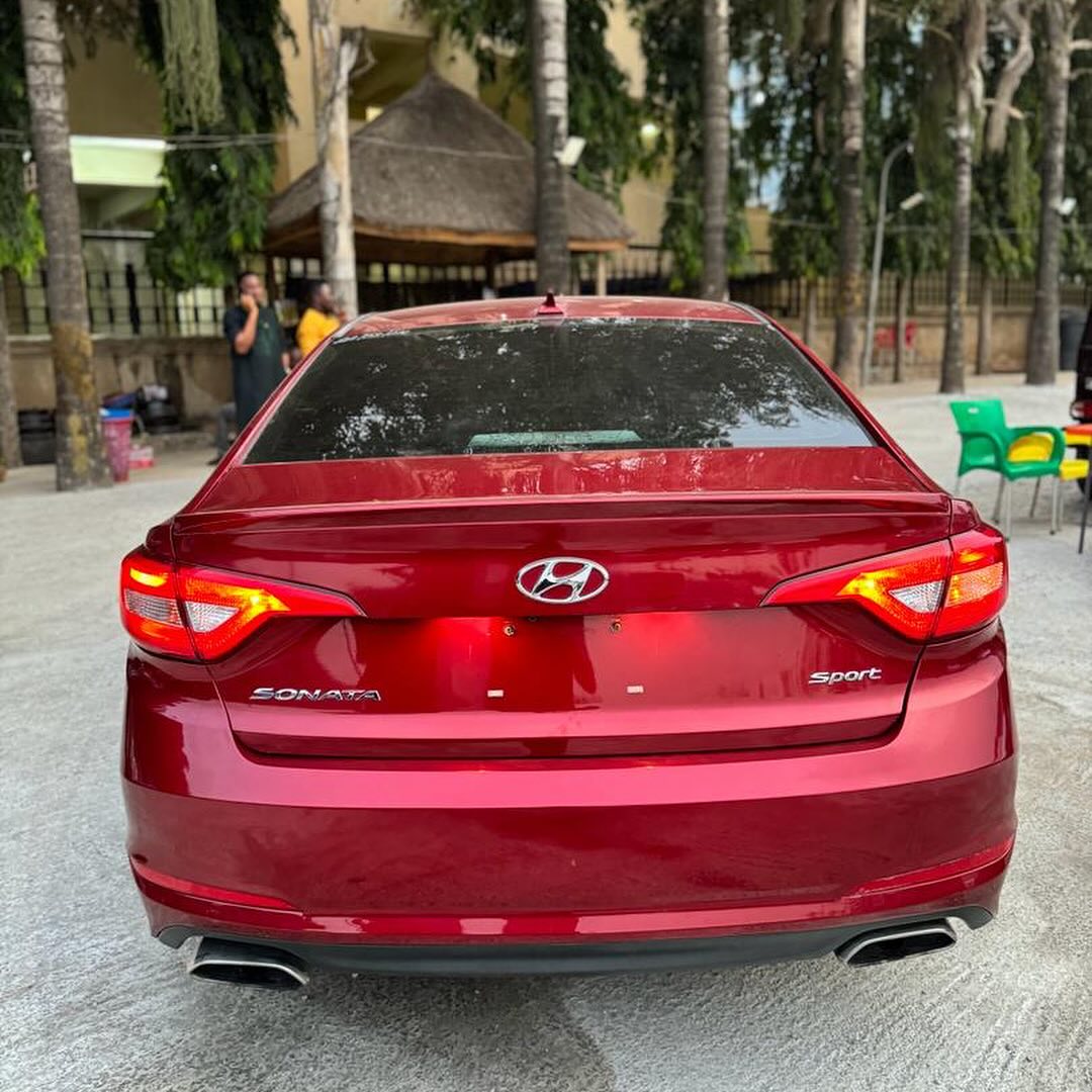 2015 Hyundai Sonata sports • 2.4 inline 4 Engine • chilling AC , •clean leather seats , Lane keep assist , BSM Price : dm F or Inquiries; 📲 08118170832 💌or kindly send a DM. #AbujaTwitterCommunity