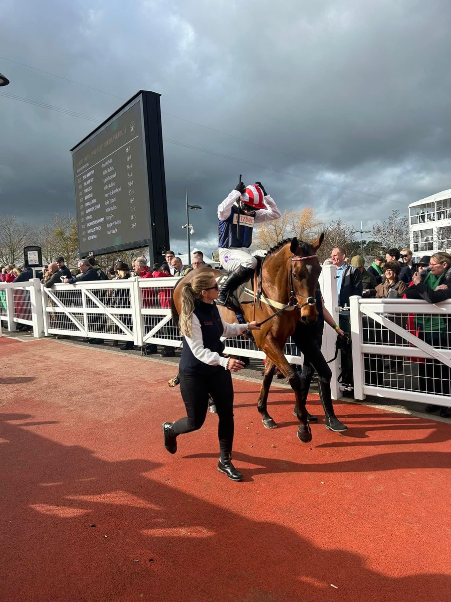 The Jukebox Man second at the #CheltenhamFestival runs in the Cavani Sartorial Menswear Sefton Novices’ Hurdle (Grade 1) (GBB Race) @AintreeRaces on Friday, currently the 7/2 fav @Fitzdares @benpauling1 @kielanwoods 🐎