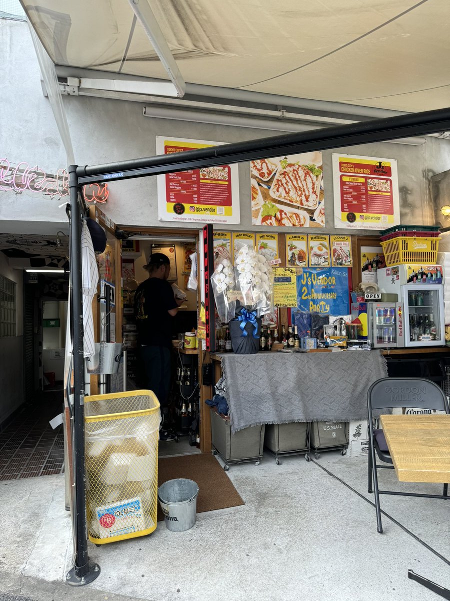 現場帰りに友達のお店で チキンオーバーライス お持ち帰り🥡 J's vendor @djjustyjp