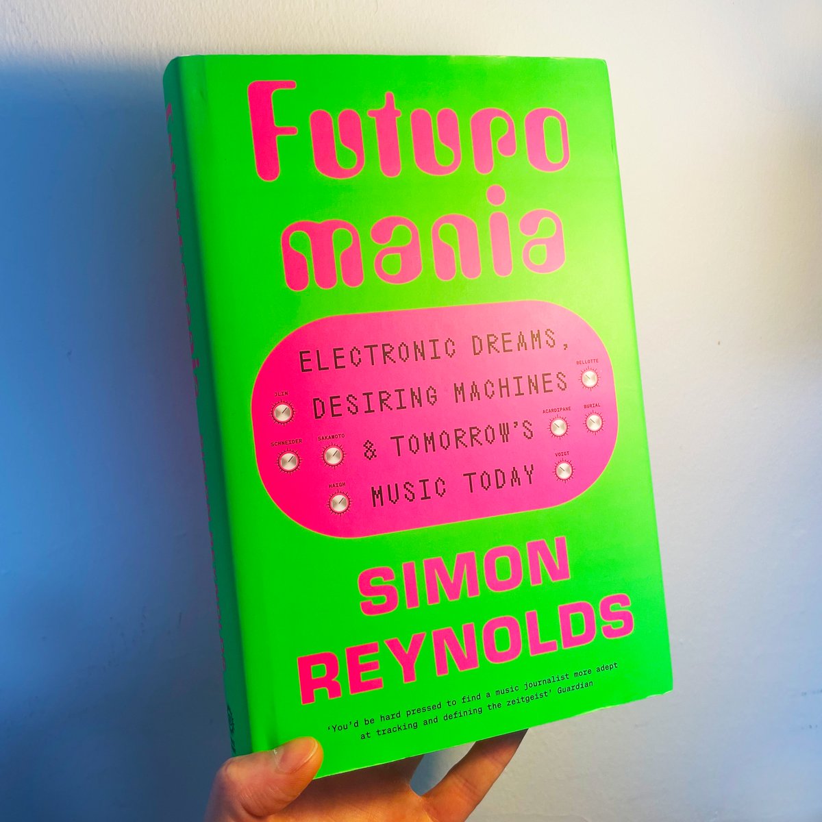Today's a big one as we publish the first book in 8 years from one of *the* great music writers of his generation: @SimonRetromania #FUTUROMANIA celebrates music that feels like a taste of tomorrow, propelling readers towards new adventures in sound. 🎛️ geni.us/Futuromania