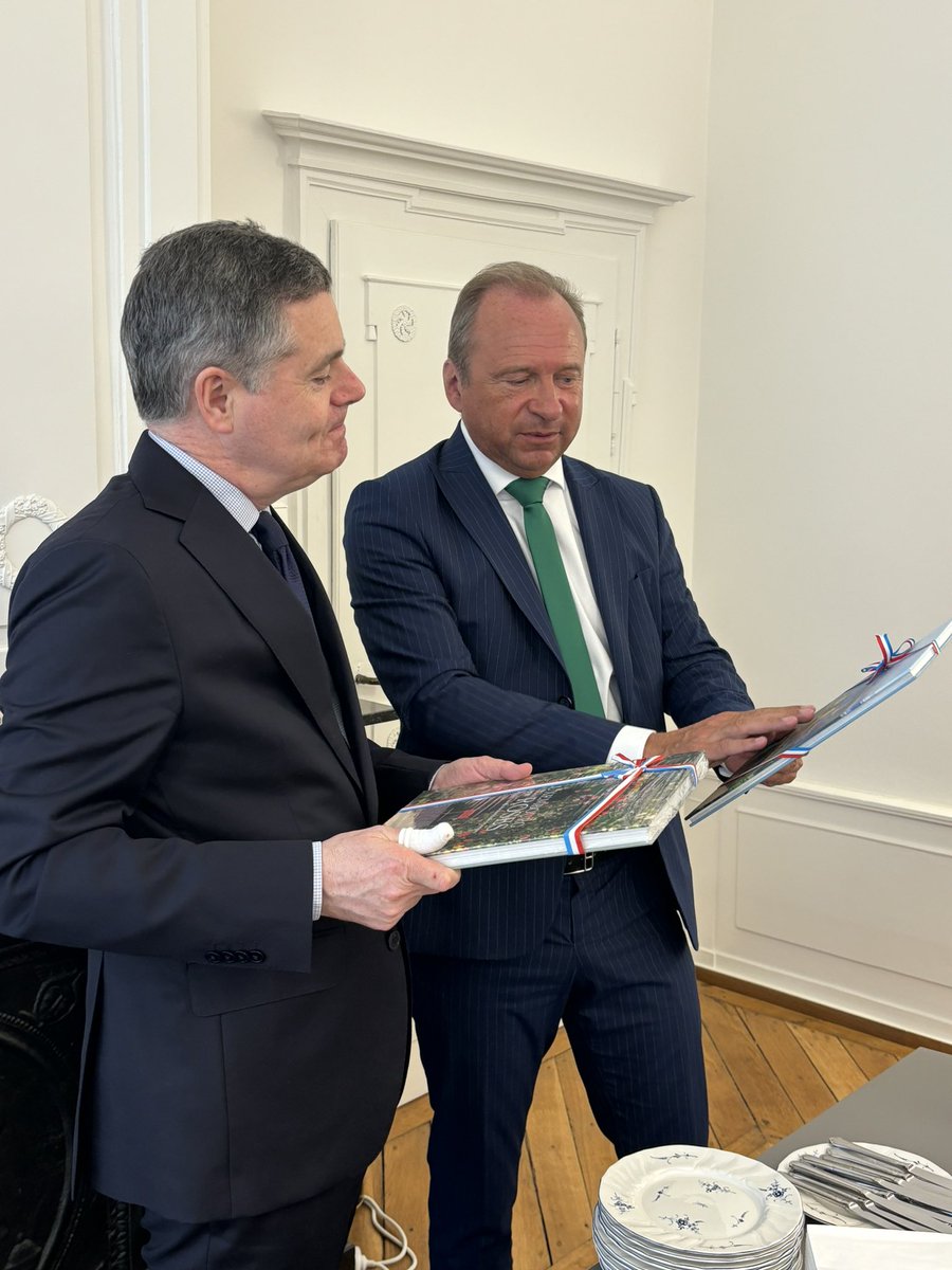 Great to have the opportunity to meet my good friend and colleague, Minister @RothGilles while in Luxembourg for the #Eurogroup meeting later today. A good discussion on the progress we’re making on CMU, growing our respective economies, competitiveness & the work that lies ahead
