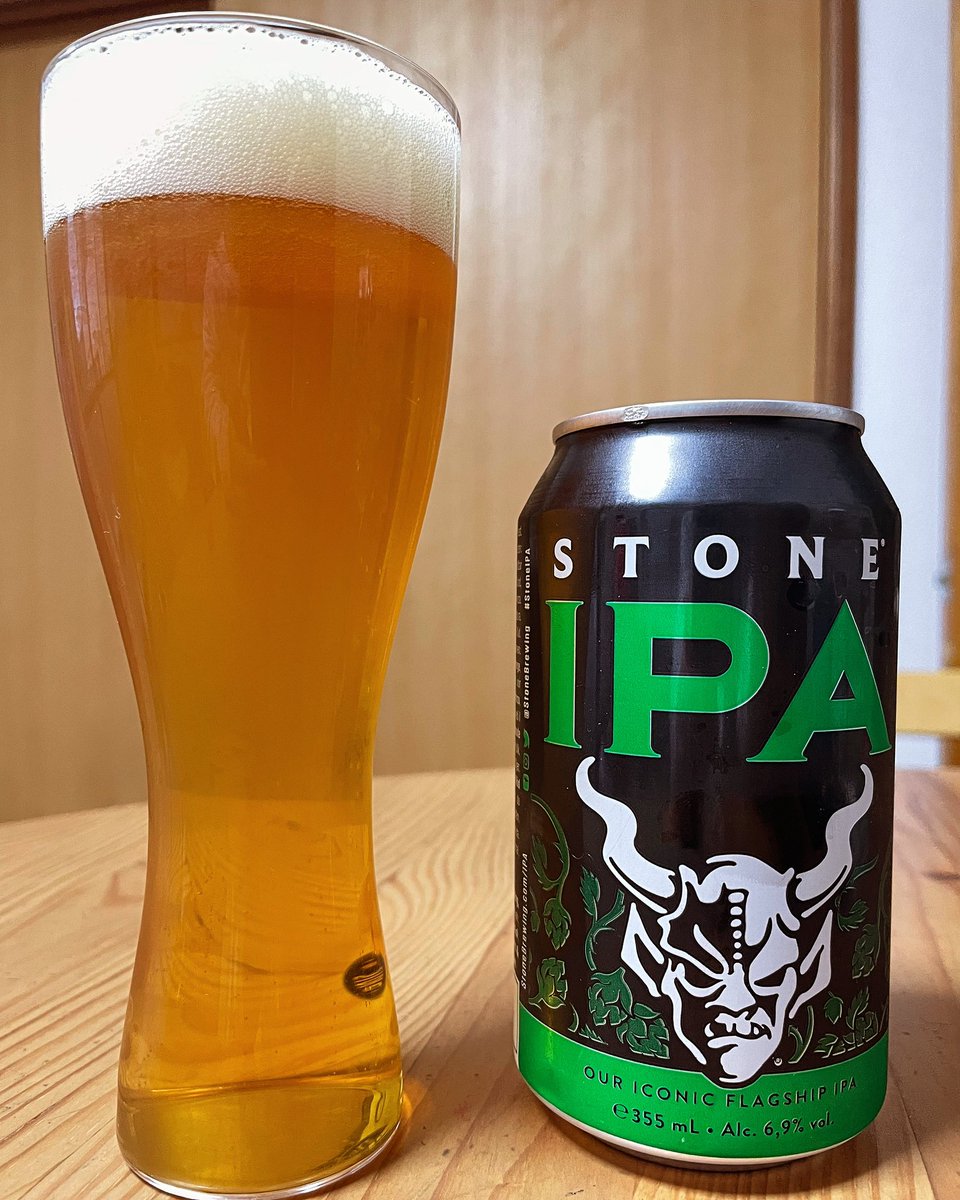 #stonebrewing IPA

木曜日！環境の変化になかなか追いつけず、疲れ気味…ホップと度数が必要だああああ。

パンチ力あるホップがありがたいー！みどりのインパクト✨完璧なバランス感だ。

自分の機嫌はビールでとる！だいじ。

#クラフトビール　#CraftBeer #オトモニ
#ツイッター晩酌部