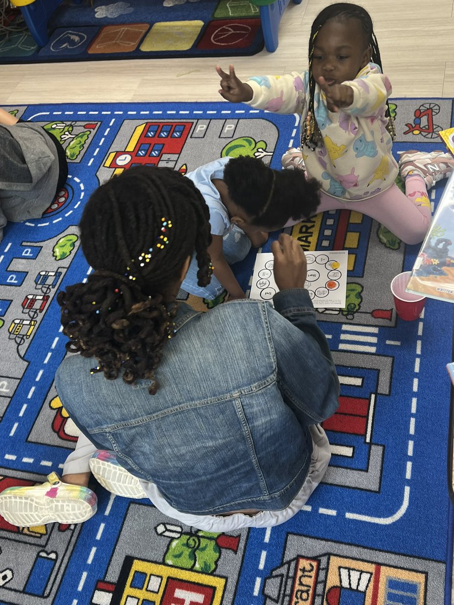 ✏️Learning about syllables and haikus with Ms Braxton! @MalcolmXDCPS @dcpublicschools @dcpl @DCPSChancellor @MayorBowser @DcpsLibrary #Eagles #MXES #readaloud #storytelling #librarians #storytime #syllables #haikus