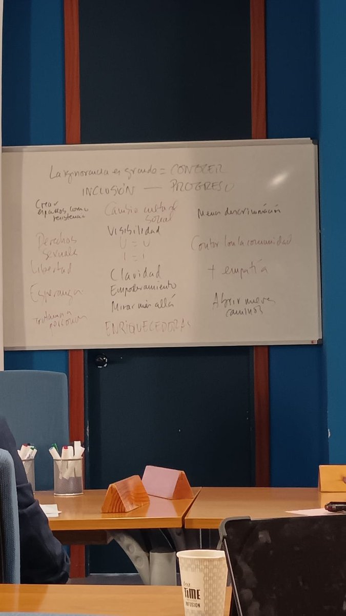 💬'Clinical evidence WITH experience is the most powerful weapon' @joancmarch adds the final touch to the #HIVSymposium #EmpoweringCommunitiesHIV2024 #EPH_StudentsLedProject #EndHIVStigma