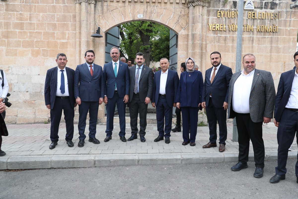 Eyyübiye Belediye Başkanlığına yeniden seçilen Mehmet Kuş’u ve meclis üyelerimizi ziyaret ederek, görevlerinde başarılar diledik. TBMM Başkan Vekilimiz Sayın @bybekirbozdag başkanlığında milletvekili arkadaşlarım, İl Başkanımız @adelioglu63 ve teşkilat üyelerimiz ile…