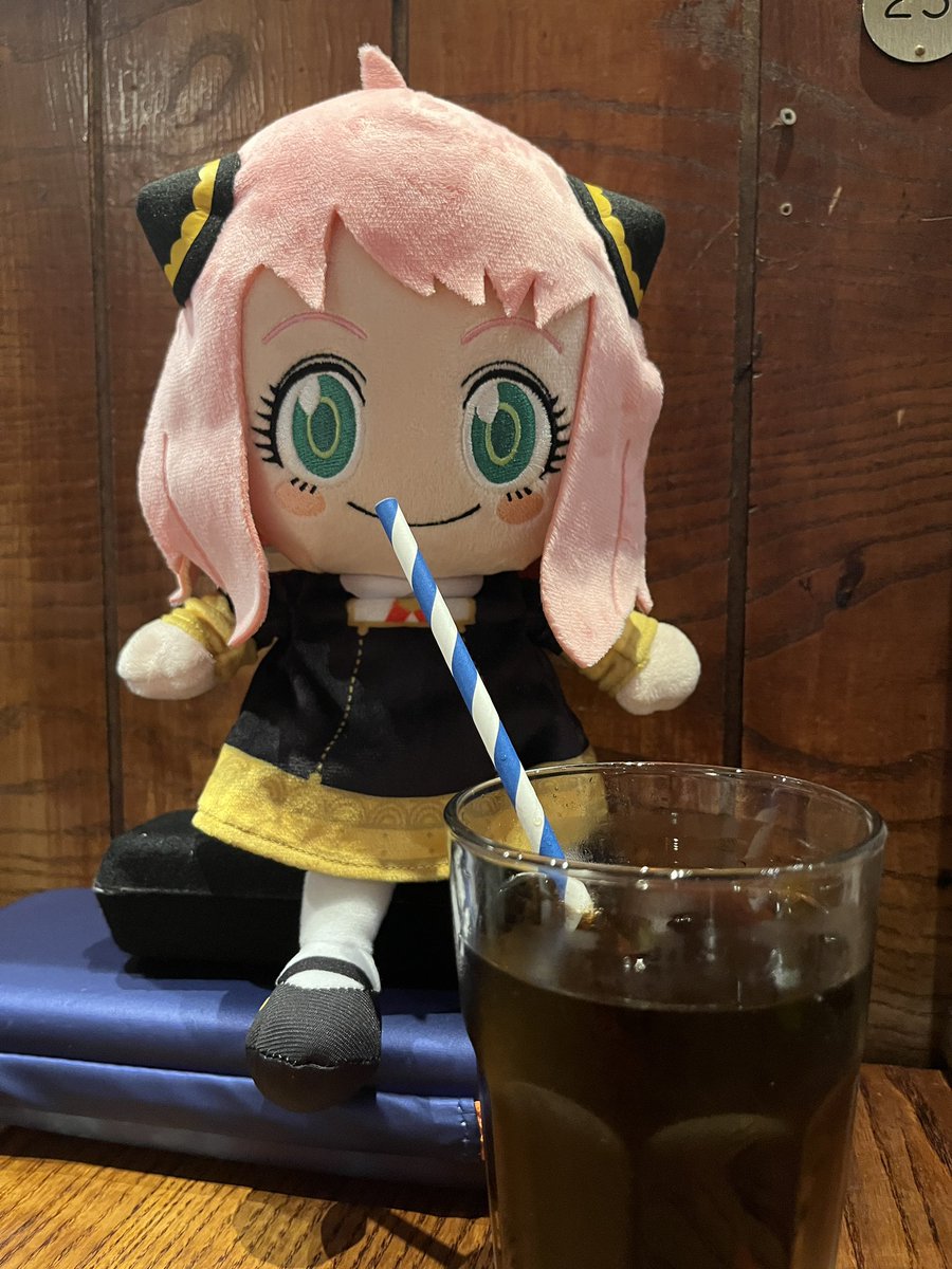 @AllTheAnime Travelling is exhausting, so we’ve stopped to take a break and to have some refreshments. 🥤 Of course, Anya wanted peanuts. 😅 #SPY_FAMILY
