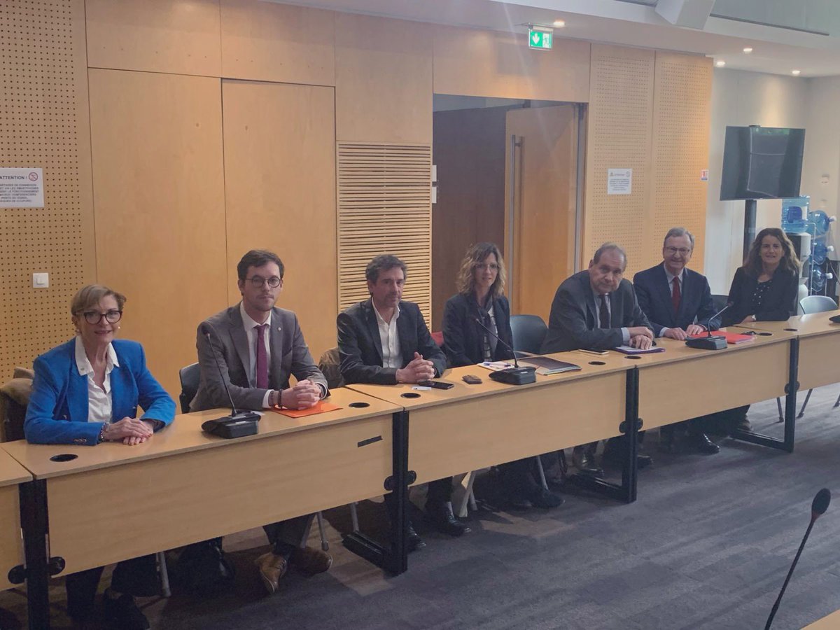 Face à l’absence de réponse malgré nos alertes depuis plusieurs années sur les sujets d’examens, sur le passage de matières du DNB et du bac en langues territoriales, la délégation de l’Office Public de la Langue Basque quitte la réunion avec le ministère d’<a href="/education_gouv/">Ministère Éducation nationale</a>