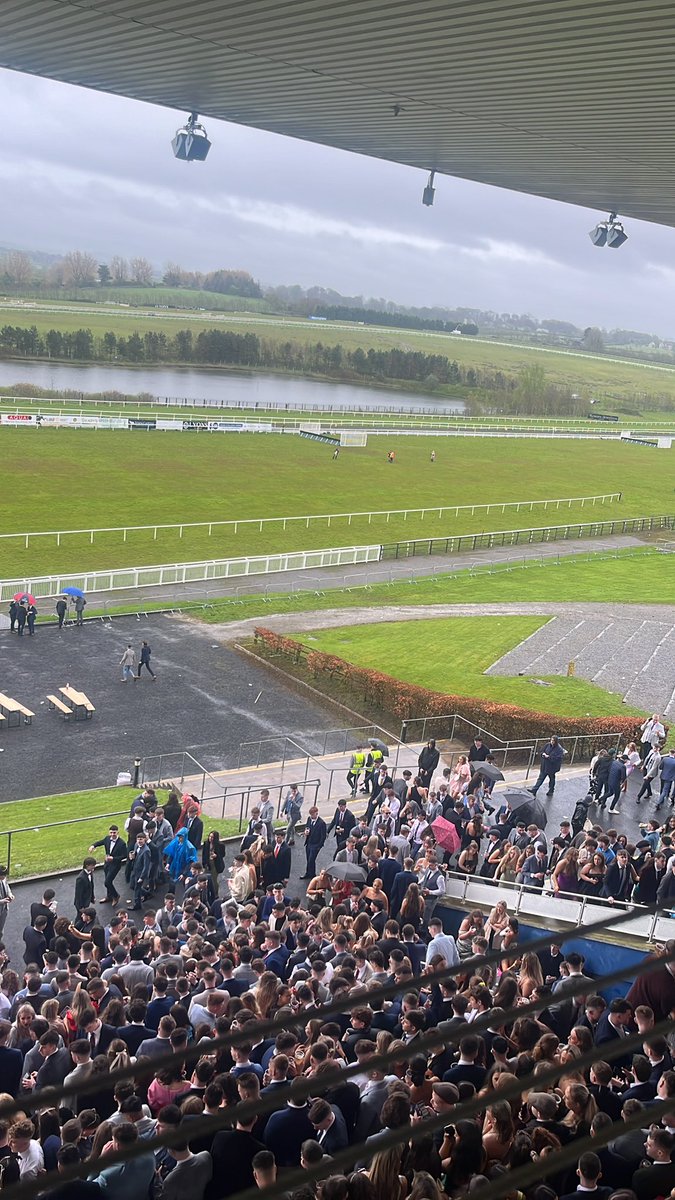 GaryTwomeyy's tweet photo. Student raceday 2024 @LimerickRaces https://t.co/SPs1oDwXqx