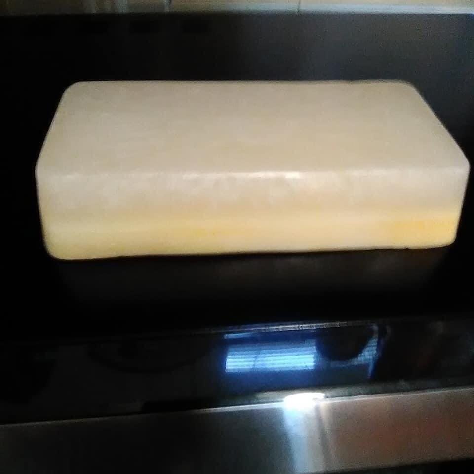 srnorganics1's tweet photo. White tea 🫖 and ginger root organic palm free avocado 🥑 oil mango 🥭 butter handmade soap loaf #summerrainesnaturals #summerrainesnaturals💜💜💜💜 #gingeroot #whiteteaandginger #mangoseedoil #skincareroutine #naturalskincare https://t.co/5TyskSALfA