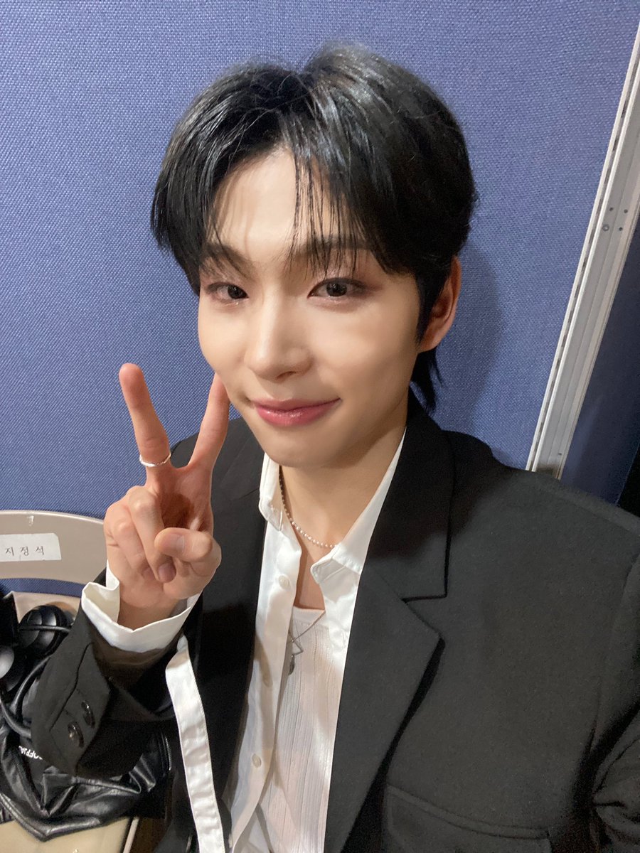 BDU4official's tweet photo. B.D.U로 첫 엠카 완료!!
B.D.U로 함께여서 너무 행복했어요🥹
앞으로도 많은 모습 보여드릴게요☺️

#BDU #KIMMINSEO https://t.co/zstqRjMG6a