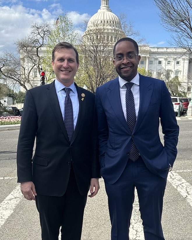 Brooklyn takes over Washington! It was great to see my friend Zellnor here to push for legislation to crack down on firearms trafficking. Thank you @SenatorMyrie for your tireless advocacy in the fight to end the gun violence epidemic.